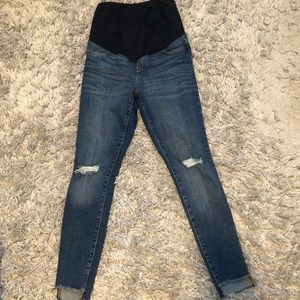 Medium wash full belly panel skinny jeans